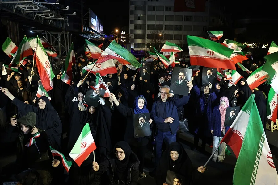 Irán dice haber golpeado varios puntos de Israel y países del Golfo
