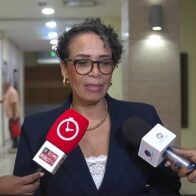 Dr. Hichez destaca importancia de la salud mental y los valores durante presentación del libro “La Marca de Siete Mujeres”