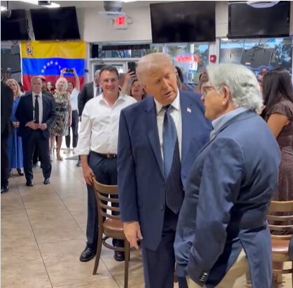 Trump sorprende con visita improvisada a una arepera venezolana en Doral, Miami