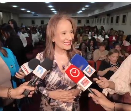 Zoraima Cuello resalta el poder de la lectura en conferencia “Desata tu Potencial”