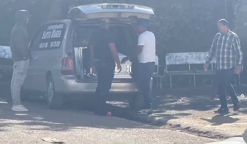 Matan a tiros a joven al intentar proteger a su pareja durante ataque armado en Villa González