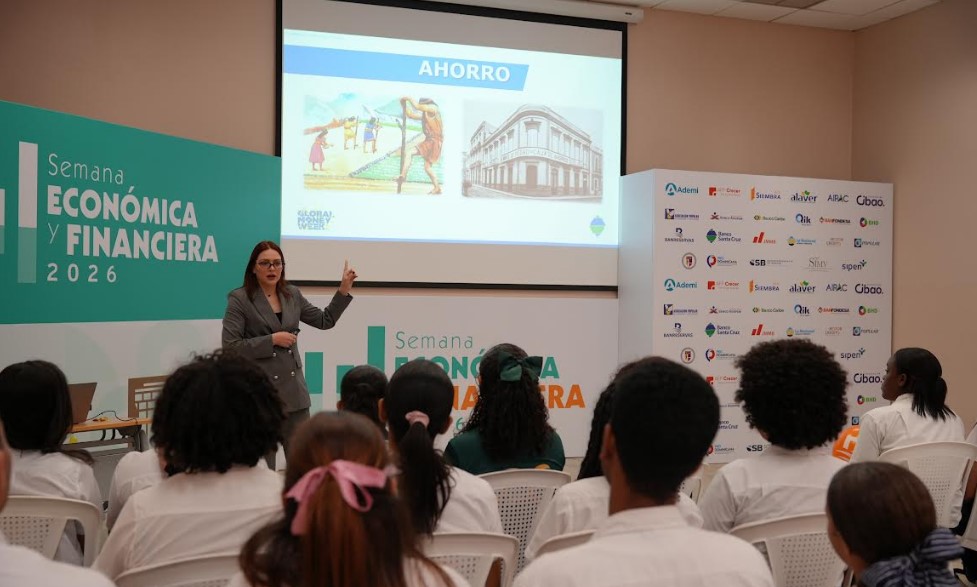 Banco Santa Cruz fomenta la cultura del ahorro en la Semana Económica y Financiera 2026