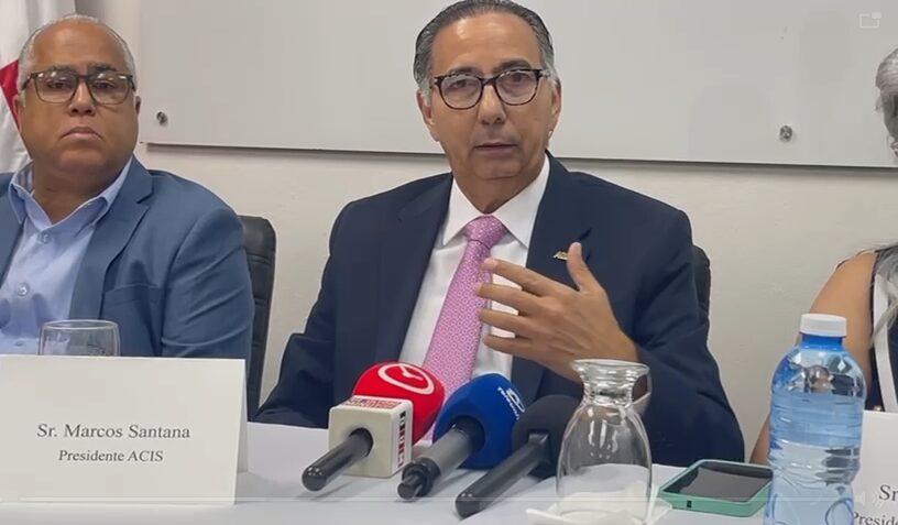 El presidente de la ACIS, Marcos Santana Mena.