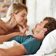 ¿Por qué los hombres tienen más deseo sexual en la mañana y cómo aprovecharlo?