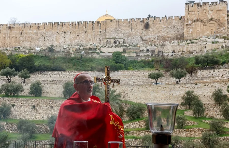 La Policía israelí impide al Patriarca Latino de Jerusalén dar la misa del Domingo de Ramos