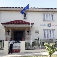 Ecuador expulsa al personal diplomático de Cuba y retira a su embajador en La Habana