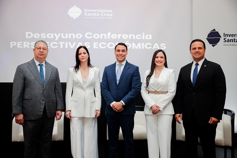 Inversiones Santa Cruz reúne economistas internacionales para analizar riesgos globales y oportunidades para RD