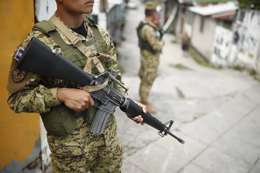 Un informe advierte de crímenes de lesa humanidad bajo el régimen de excepción en El Salvador