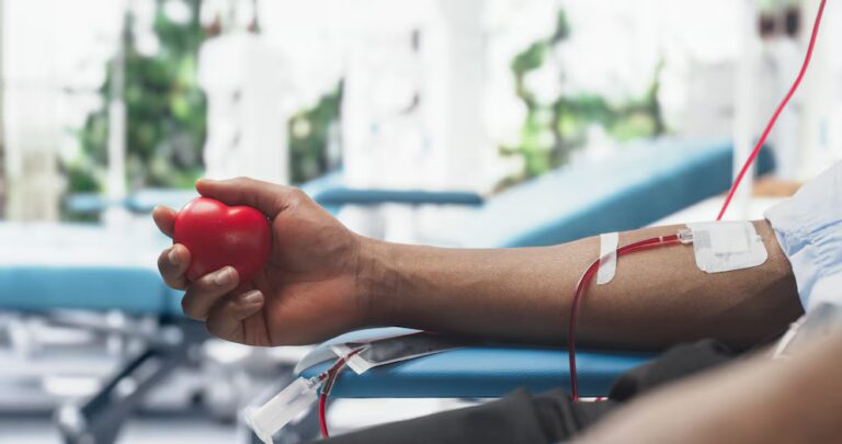 Testigos de Jehová flexibilizan norma sobre la sangre y permiten transfusiones
