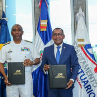 Departamento Aeroportuario y Armada firman acuerdo para ofrecer apoyo en situaciones de riesgo