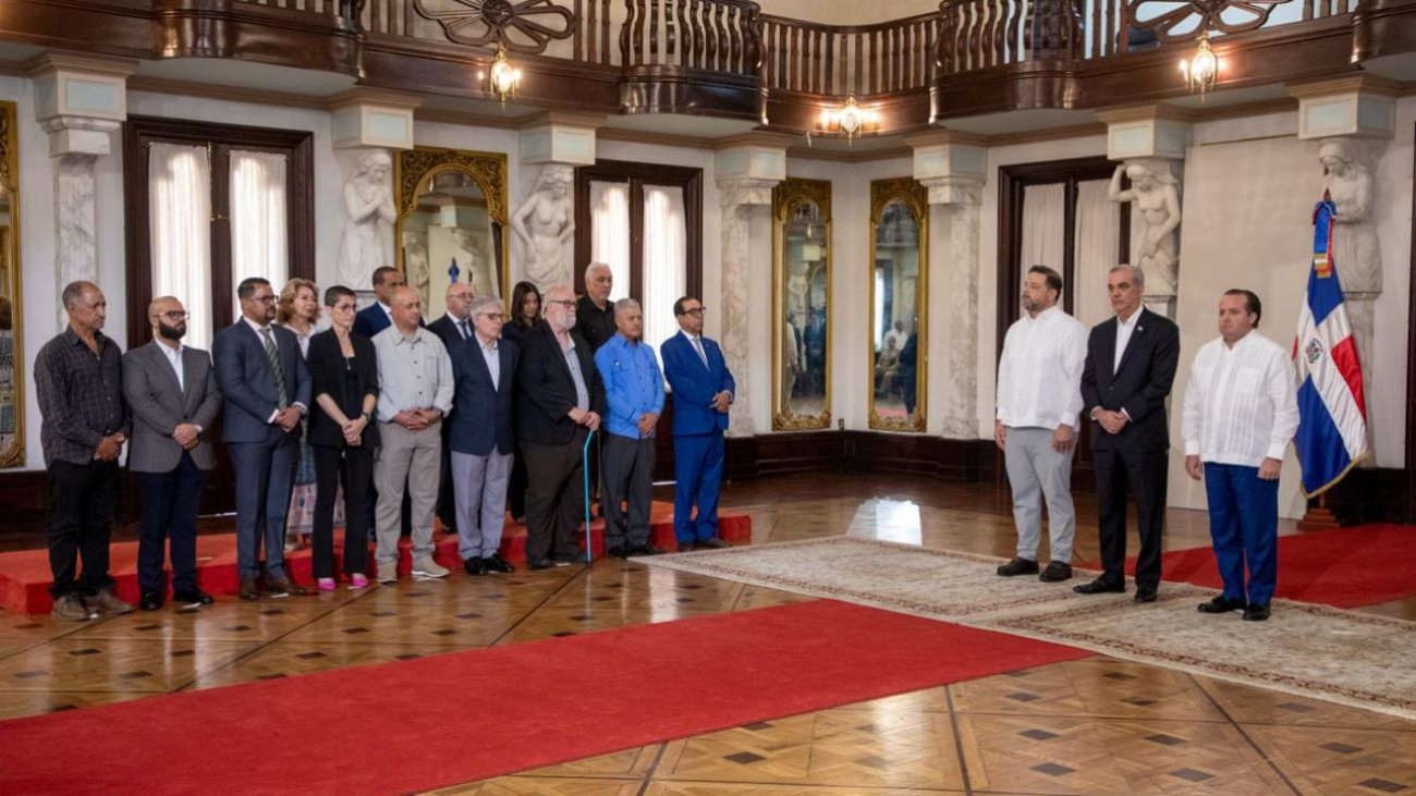 Abinader juramenta comité gestor del Observatorio Ambiental