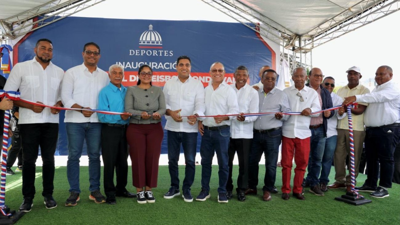 Ministerio de Deportes entrega remozado el estadio de béisbol en Elías Piña