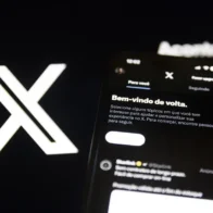 Una demanda alega que Grok, el chatbot de Musk, generó imágenes sexuales para ganar usuarios