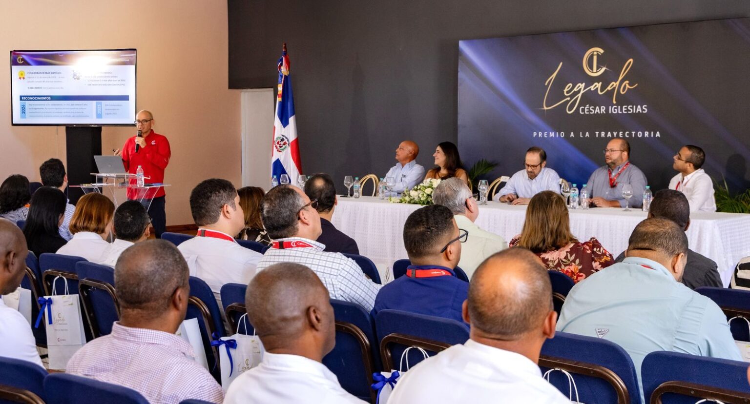 César Iglesias celebra su ‘Legado’ y reconoce 40 años de servicio Ana Feliz Cordero