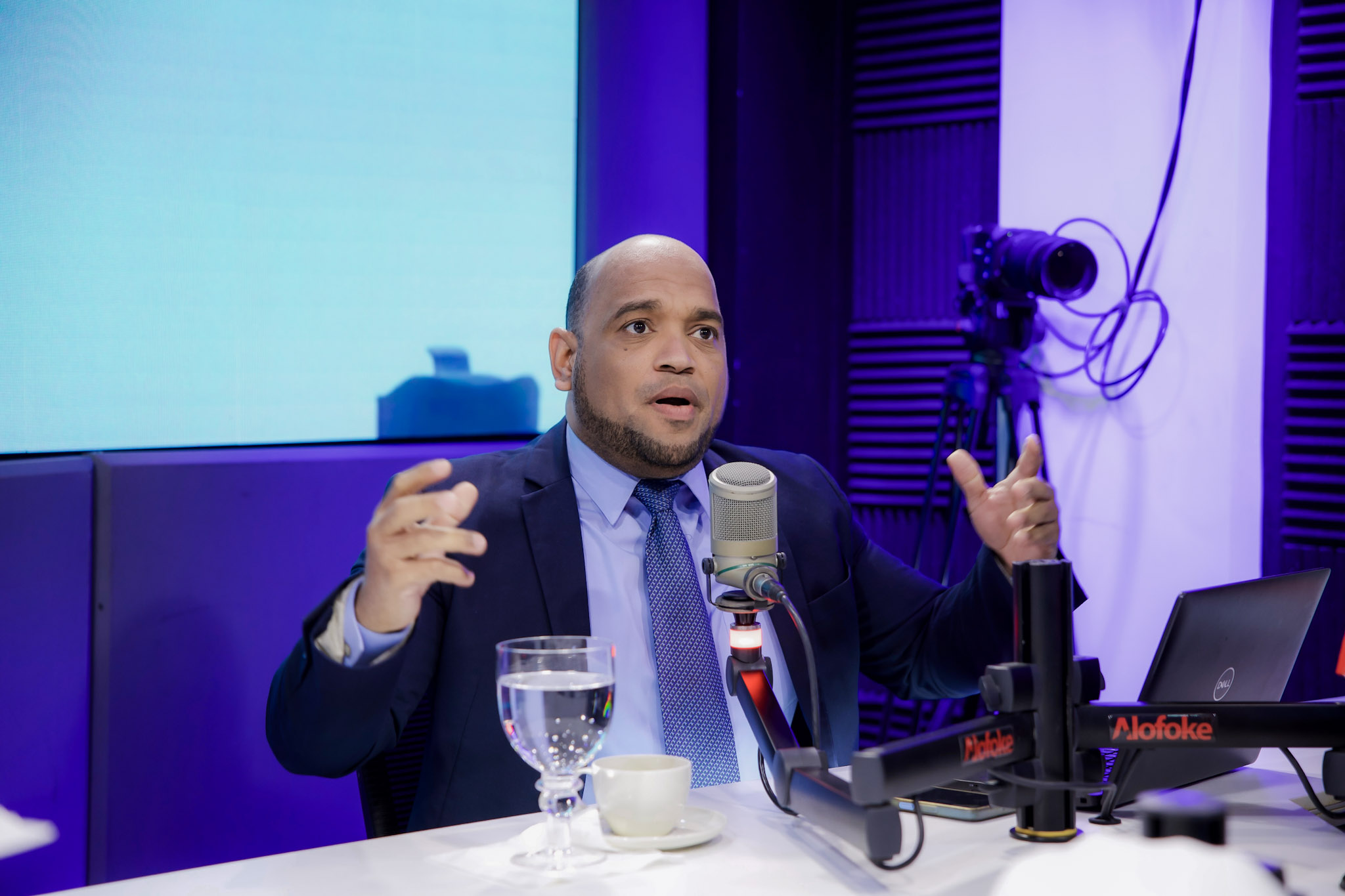 Jonatan Familia insta a alcaldes a colocar pantallas para el Clásico Mundial y critica "ausencia" del PLD