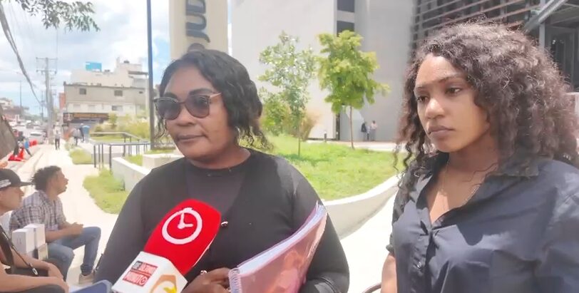Madre de joven hallada en cisterna rechaza alegatos de defensa y pide prueba de ADN