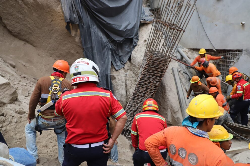 Guatemala, un fallecido y varios soterrados tras derrumbe en construcción