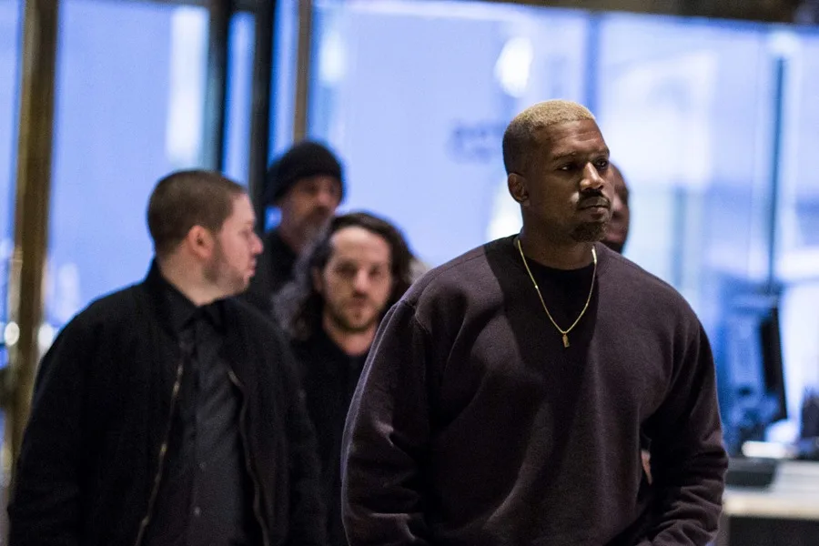 Kanye West deberá pagar 140.000 dólares a exempleado por trabajos en su mansión no pagos