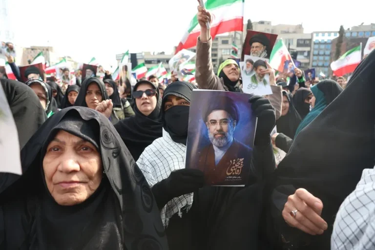 JD Vance afirma que Mojtaba Jameneí está "herido" pero desconoce la gravedad de su estado