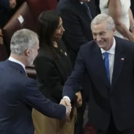 El rey Felipe VI de España expresa el deseo de trabajar «codo con codo» con el nuevo Gobierno de Chile