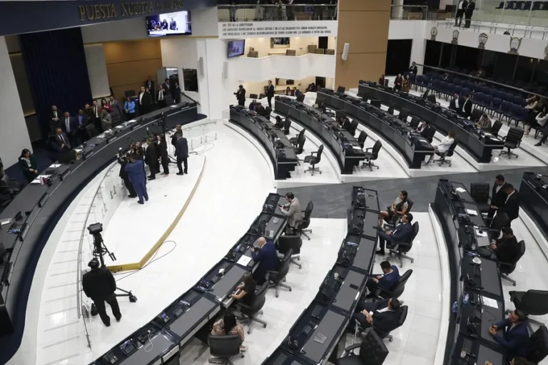 El Congreso de El Salvador ratifica reforma constitucional que habilita la cadena perpetua