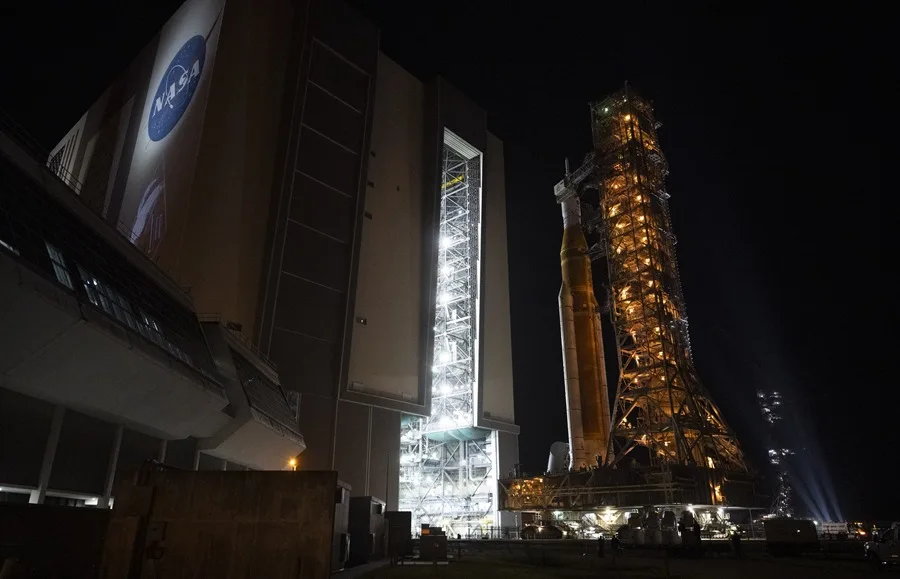 La NASA da prioridad a una base lunar permanente tras un primer alunizaje en 2028