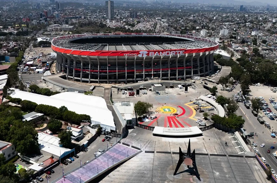 Un hombre muere al caer en la zona de palcos en la reapertura del Estadio Azteca