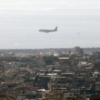El cierre del espacio aéreo en Oriente Medio complica evacuación de unos 1.500 estadounidenses