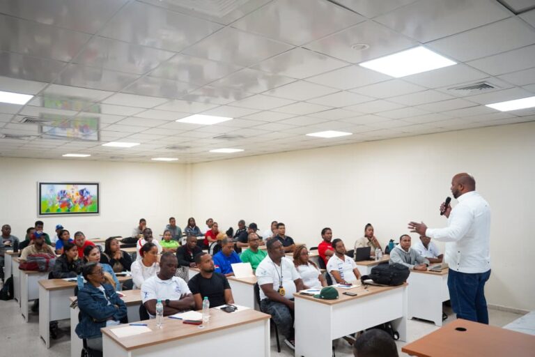 INEFI capacita a técnicos y docentes con Taller de Actualización Atletismo