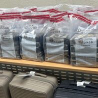 DNCD arresta dos serbios e interviene alijo de 75 paquetes presumiblemente cocaína