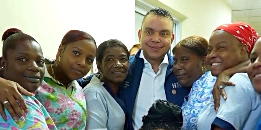 Dr. Julio Landrón exalta el sacrificio y la entrega de las mujeres del sector salud en el Día Internacional de la Mujer