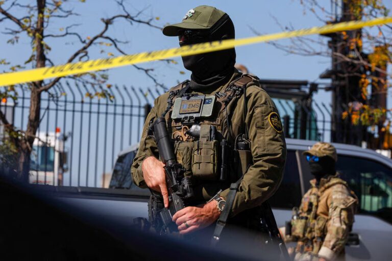 Trump anunció que enviará agentes del ICE a los aeropuertos el lunes para reforzar la seguridad