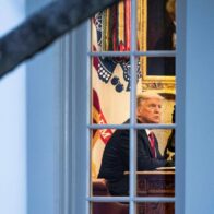 Trump permanece en su residencia de Mar-a-Lago mientras sigue el conflicto con Irán