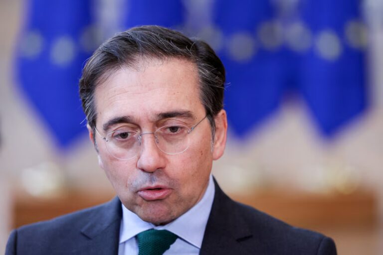 España evacúa con éxito al personal de su embajada en Teherán