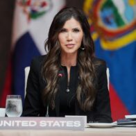 Kristi Noem se reúne con Abinader para tratar seguridad regional