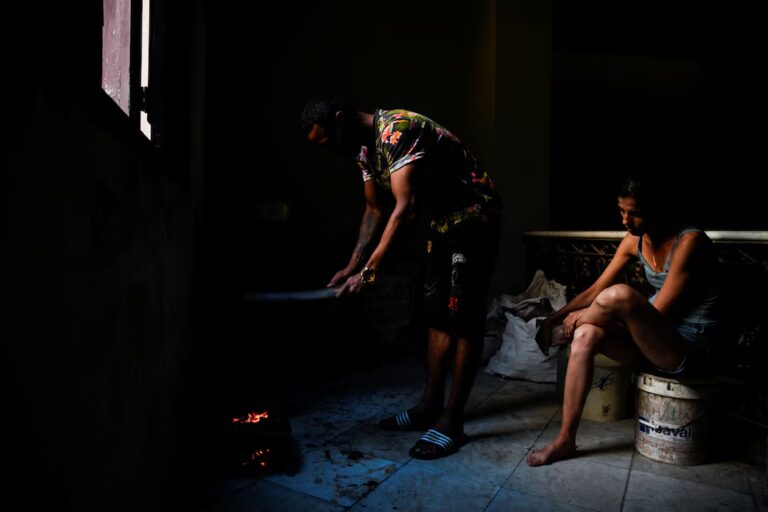 Cuba comienza a restablecer la energía después del tercer apagón masivo durante este mes
