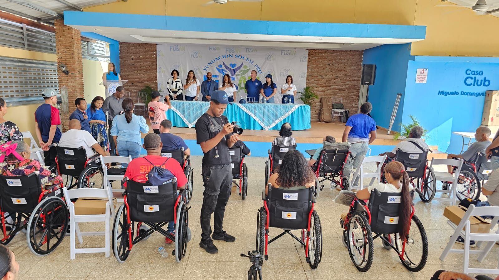 Fundaciones Wheel Chair y Cruz Jiminián entregan sillas de rueda en Puerto Plata y Santiago