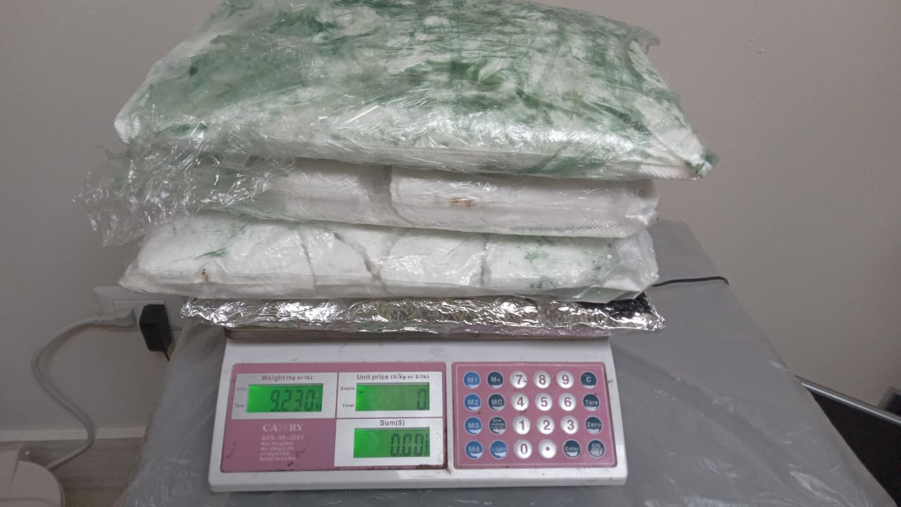 DNCD arresta extranjero en aeropuerto Punta Cana con cuatro paquetes de presunta cocaína