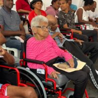 Señora mayor pide legislación para exonerar impuestos a sillas de ruedas durante jornada solidaria