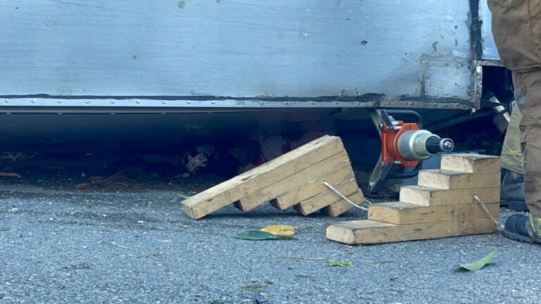 Denuncia ciudadana: motorista pierde la vida tras quedar debajo de camión en Corona Plaza