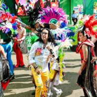 Con masiva asistencia de lechones, comparsas, personajes y familias cierra el Carnaval de Santiago 2026