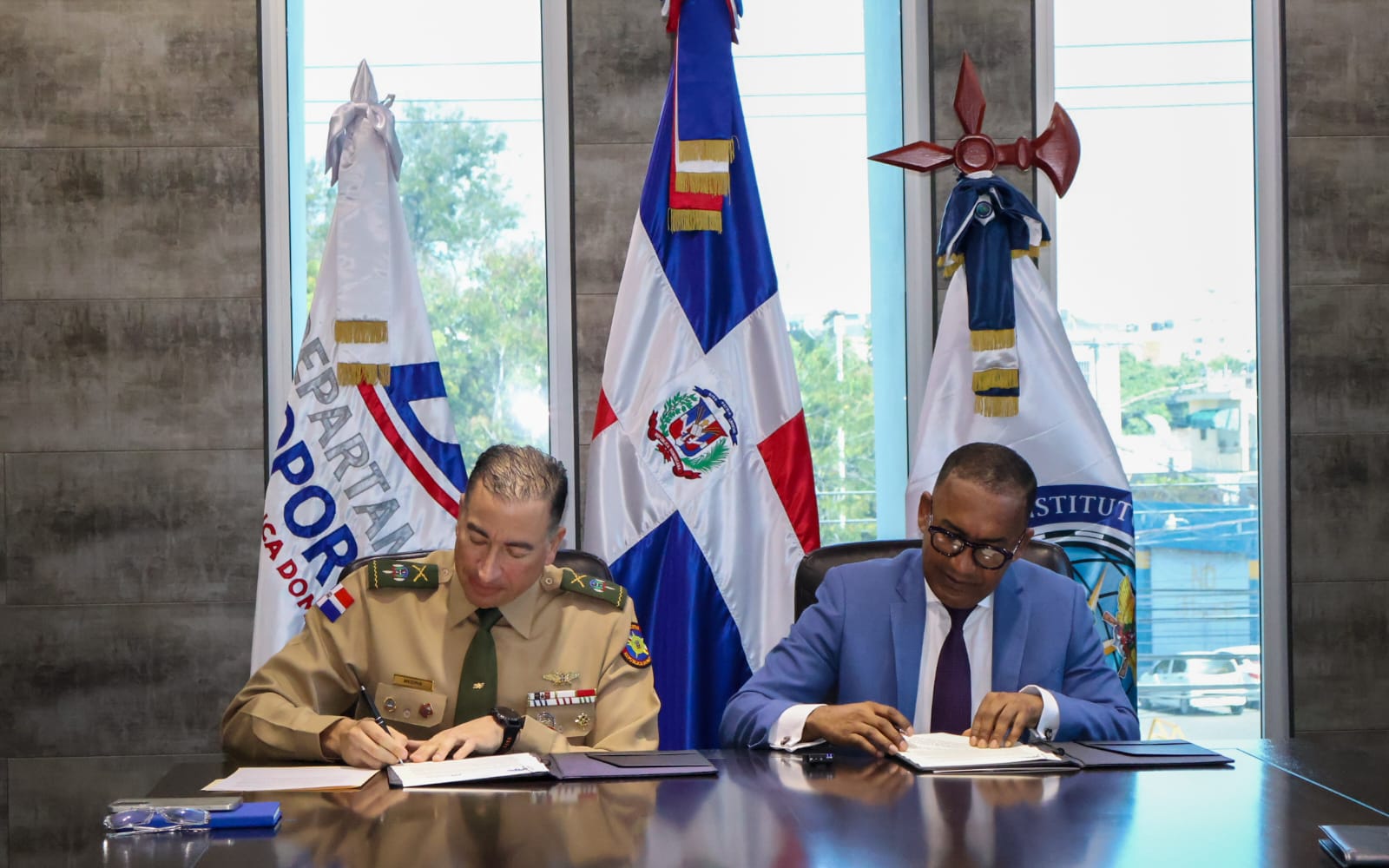 Instituto Cartográfico Militar y Departamento Aeroportuario firman acuerdo de cooperación