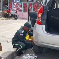 Acción solidaria de agente de DIGESETT en Azua se vuelve viral en redes sociales