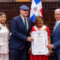Senado de la República Dominicana reconoce a educadora de Samaná en el Día Internacional de la Mujer