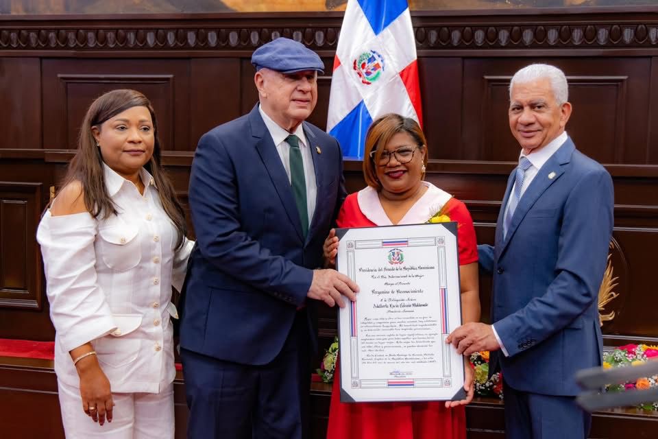 Senado de la República Dominicana reconoce a educadora de Samaná en el Día Internacional de la Mujer