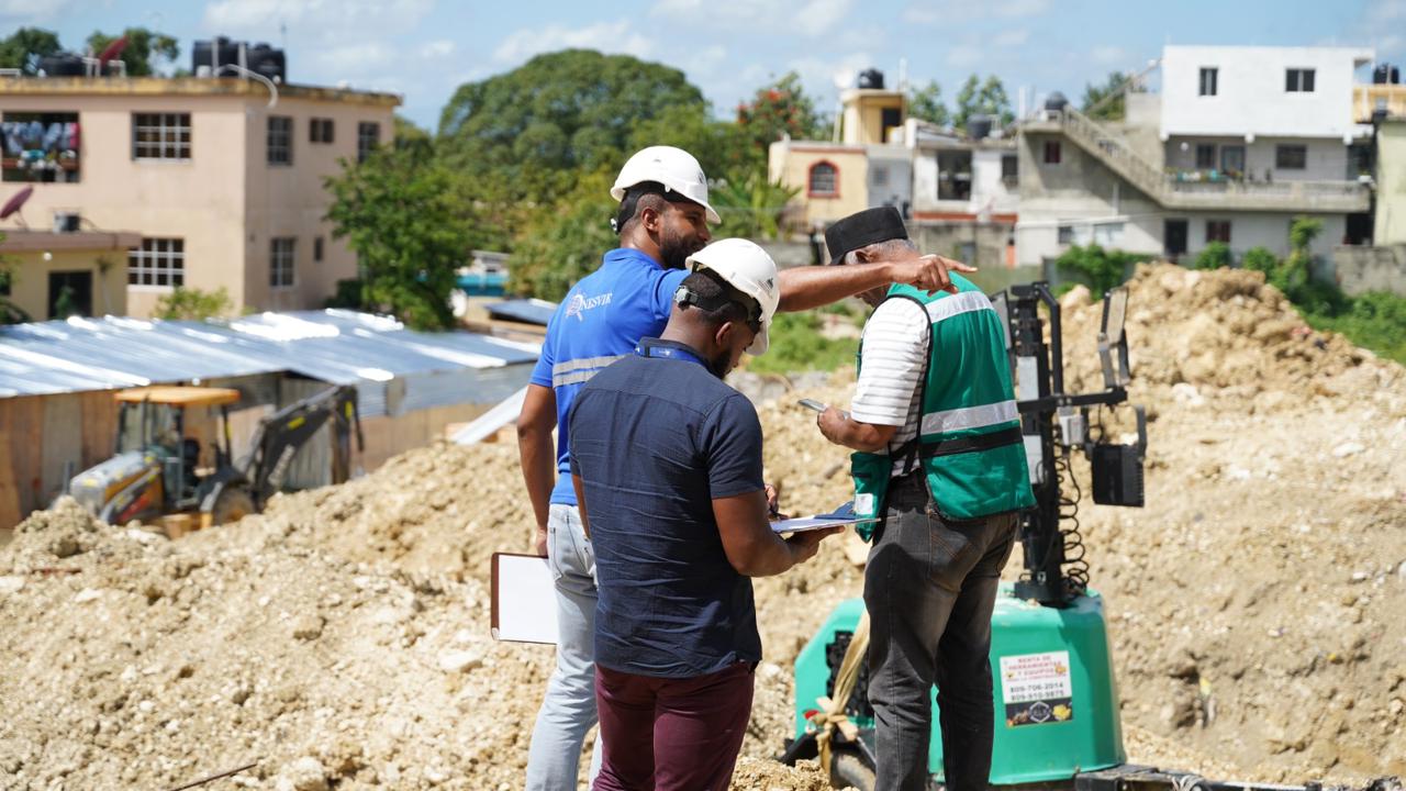 ONESVIE evalúa causas del colapso de edificación en Santo Domingo Norte y avanza en la elaboración de informe técnico