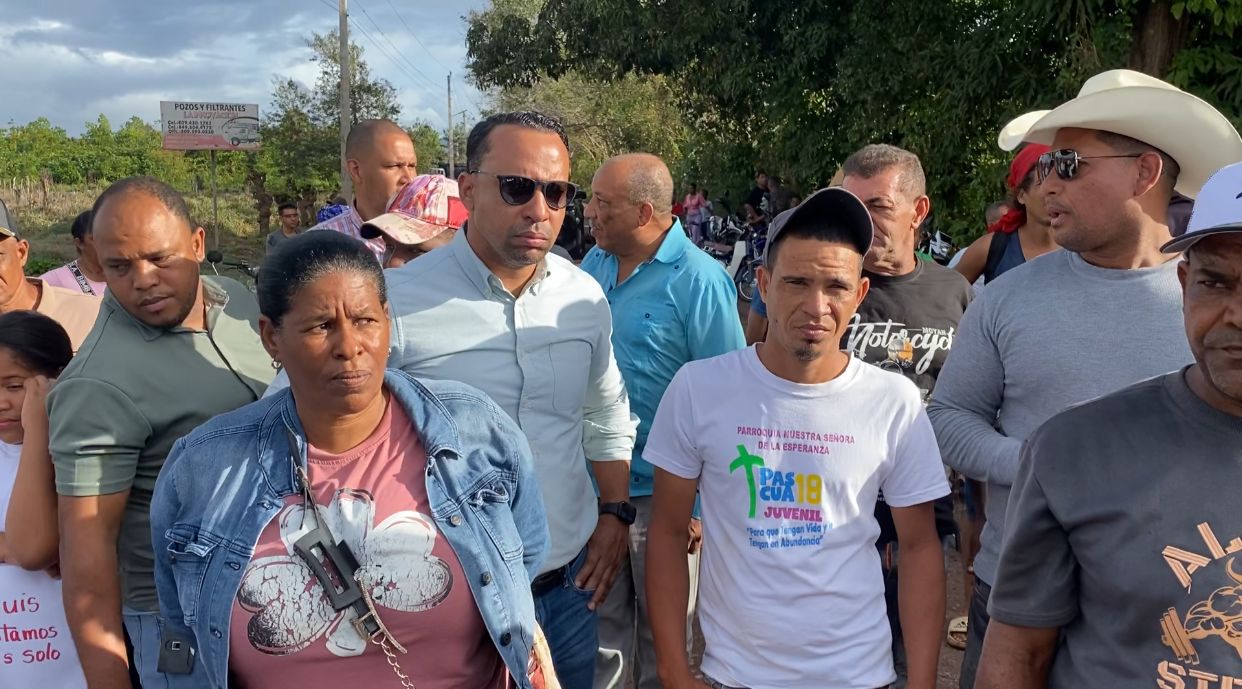 Residentes de Mata Santiago realizan marcha pacífica en reclamo de carretera Bayaguana–Los Hidalgos