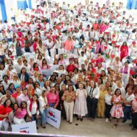 Carolina Mejía recibe contundente respaldo de mujeres líderes en encuentro nacional