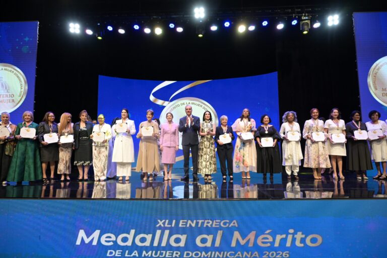 Entregan la Medalla al Mérito de la Mujer Dominicana a 22 mujeres por su liderazgo y aportes al desarrollo nacional
