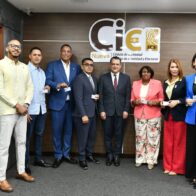 Miembros del Parlacen por República Dominicana reciben nueva cédula de identidad en la JCE